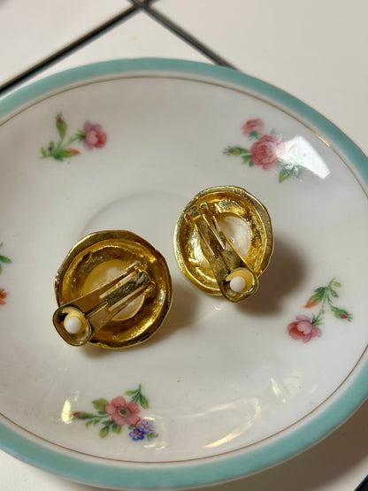 Boucles d'oreilles dorées et perle