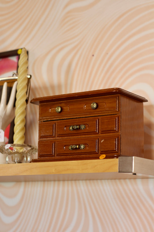 Boîte à bijoux en bois