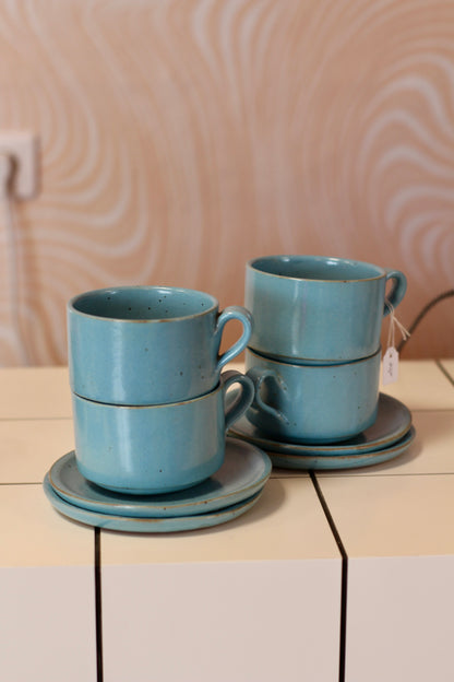 Lot de 4 grandes tasses bleues et soucoupes