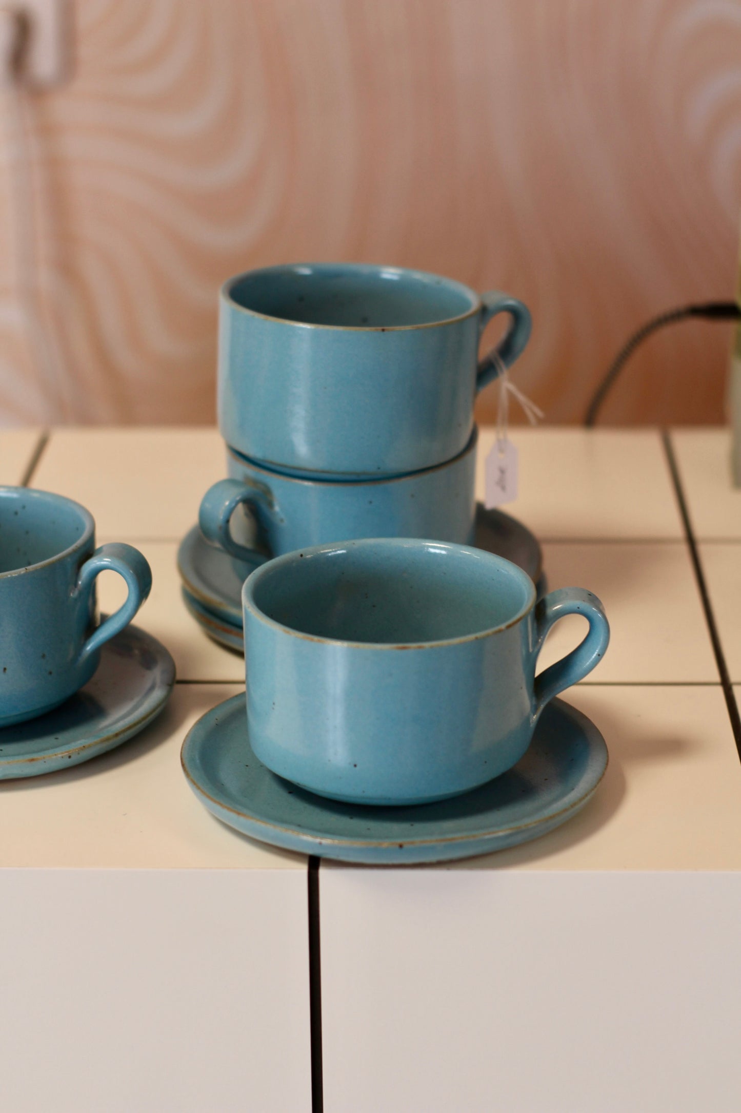 Lot de 4 grandes tasses bleues et soucoupes