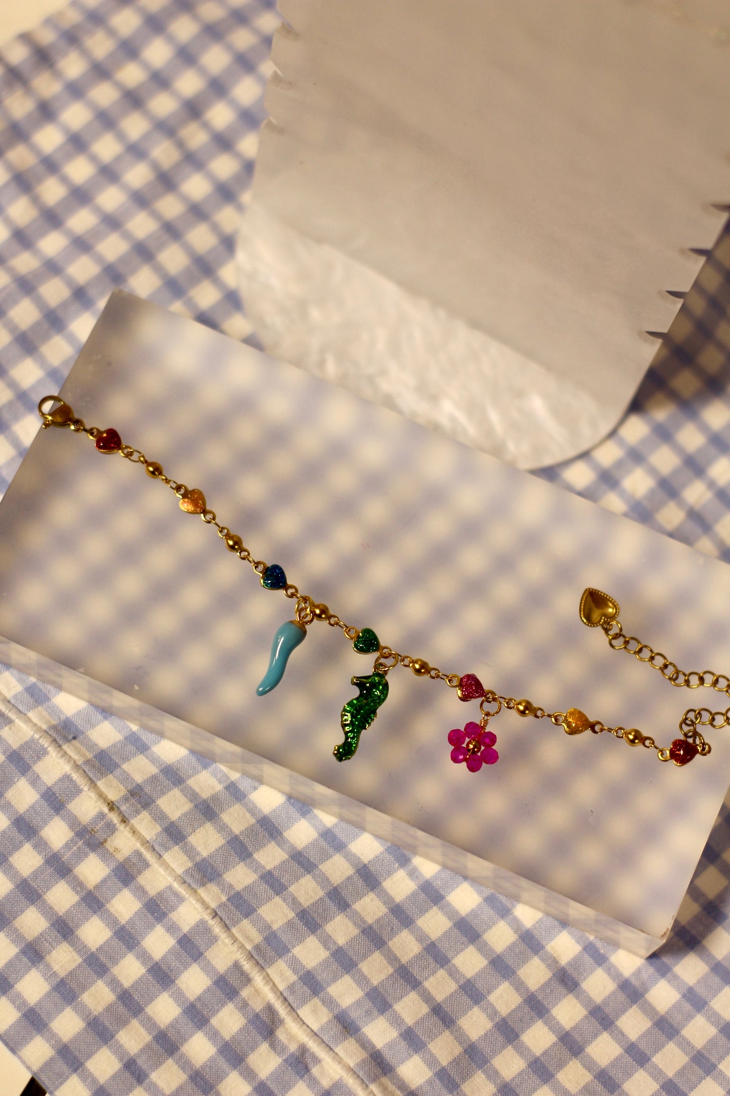 Bracelet à grigris Arc-en-ciel & coeurs