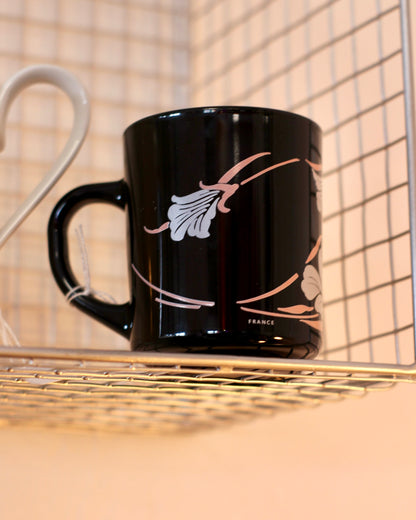 Mug noir à fleurs
