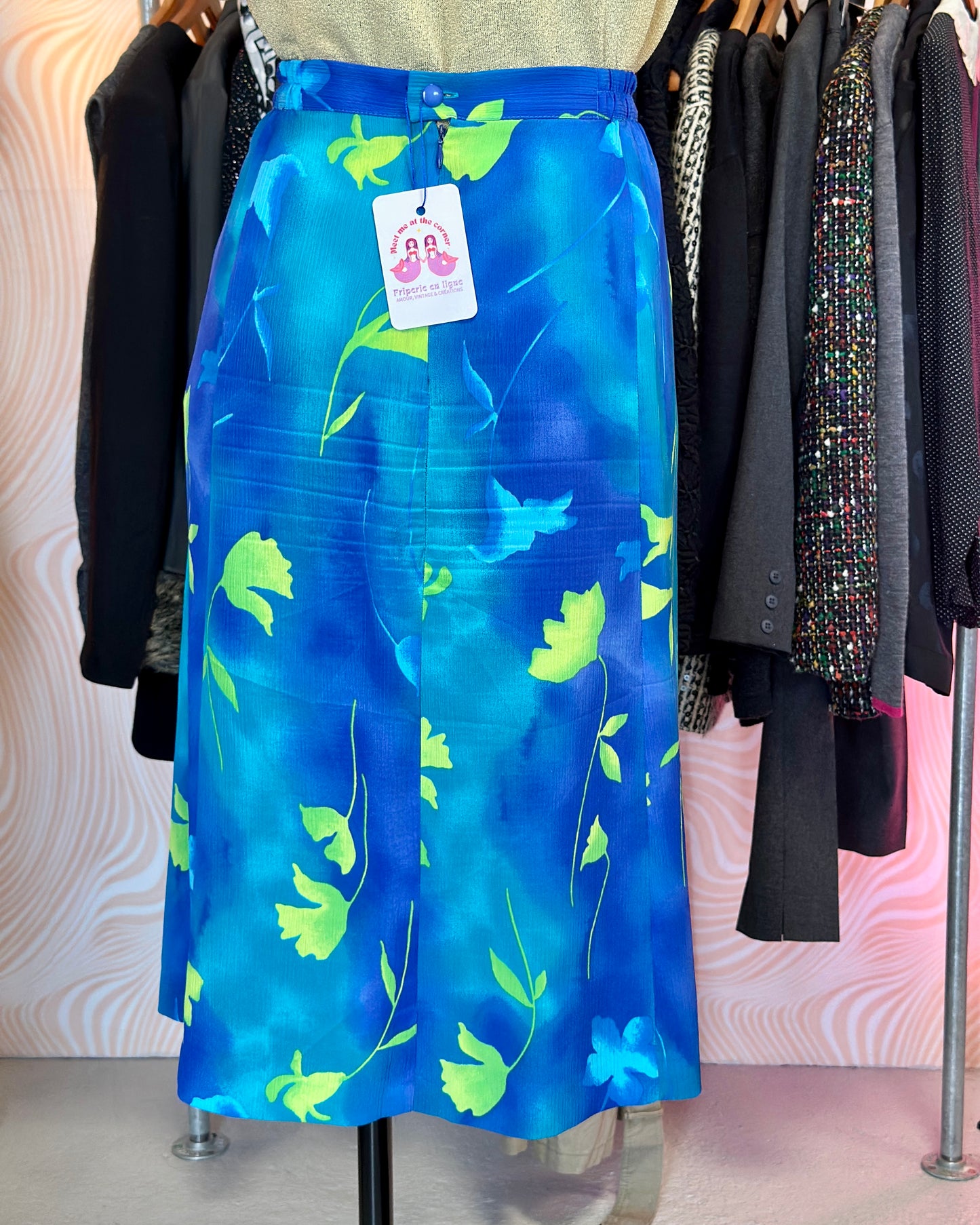 Jupe mi-longue bleue à fleurs | T. L