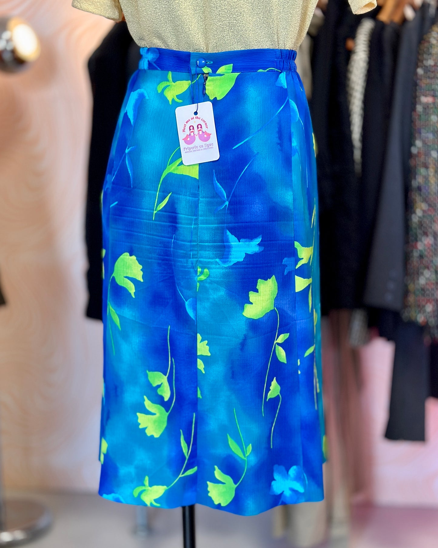 Jupe mi-longue bleue à fleurs | T. L