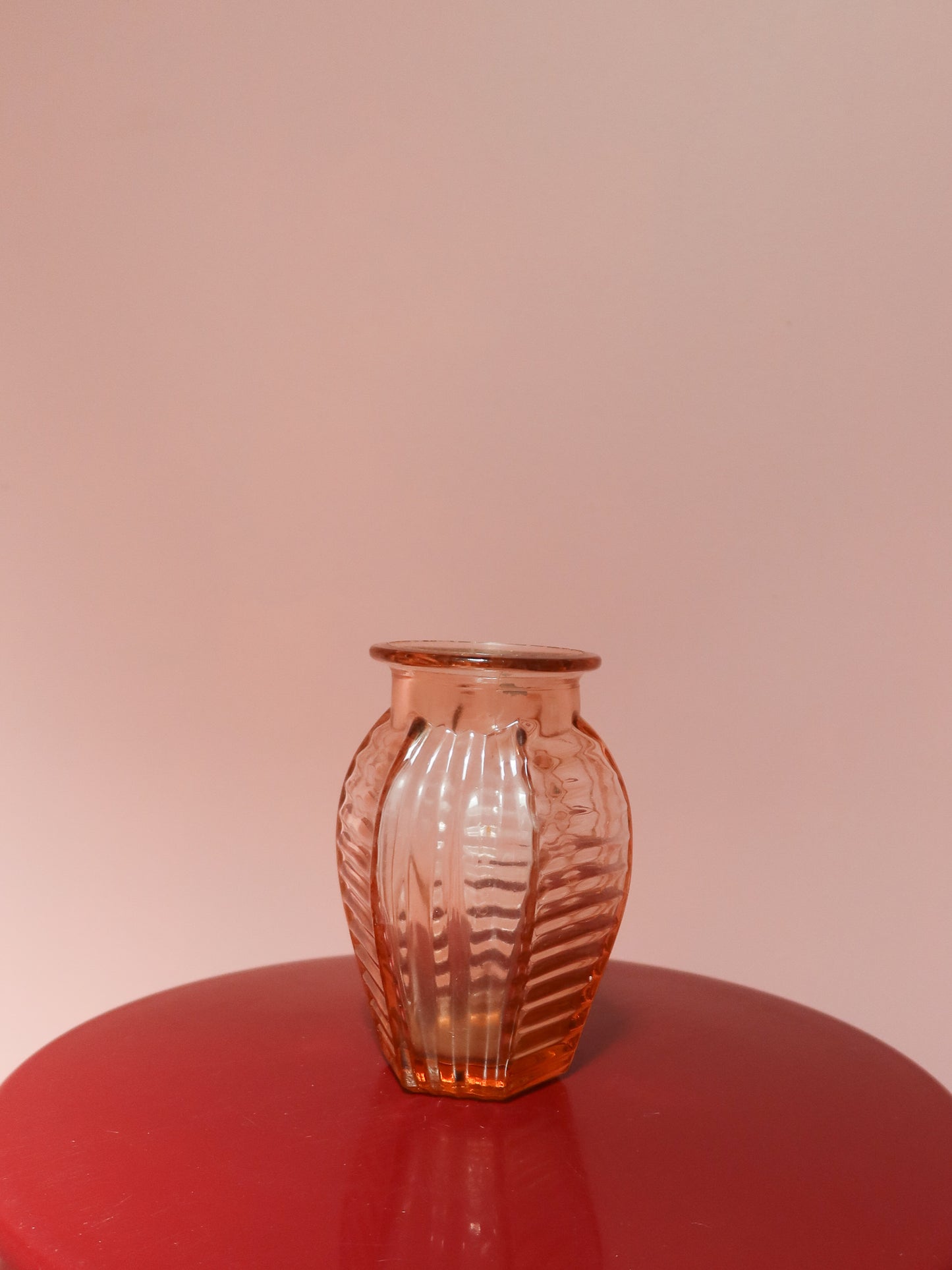 Vase rose transparent
