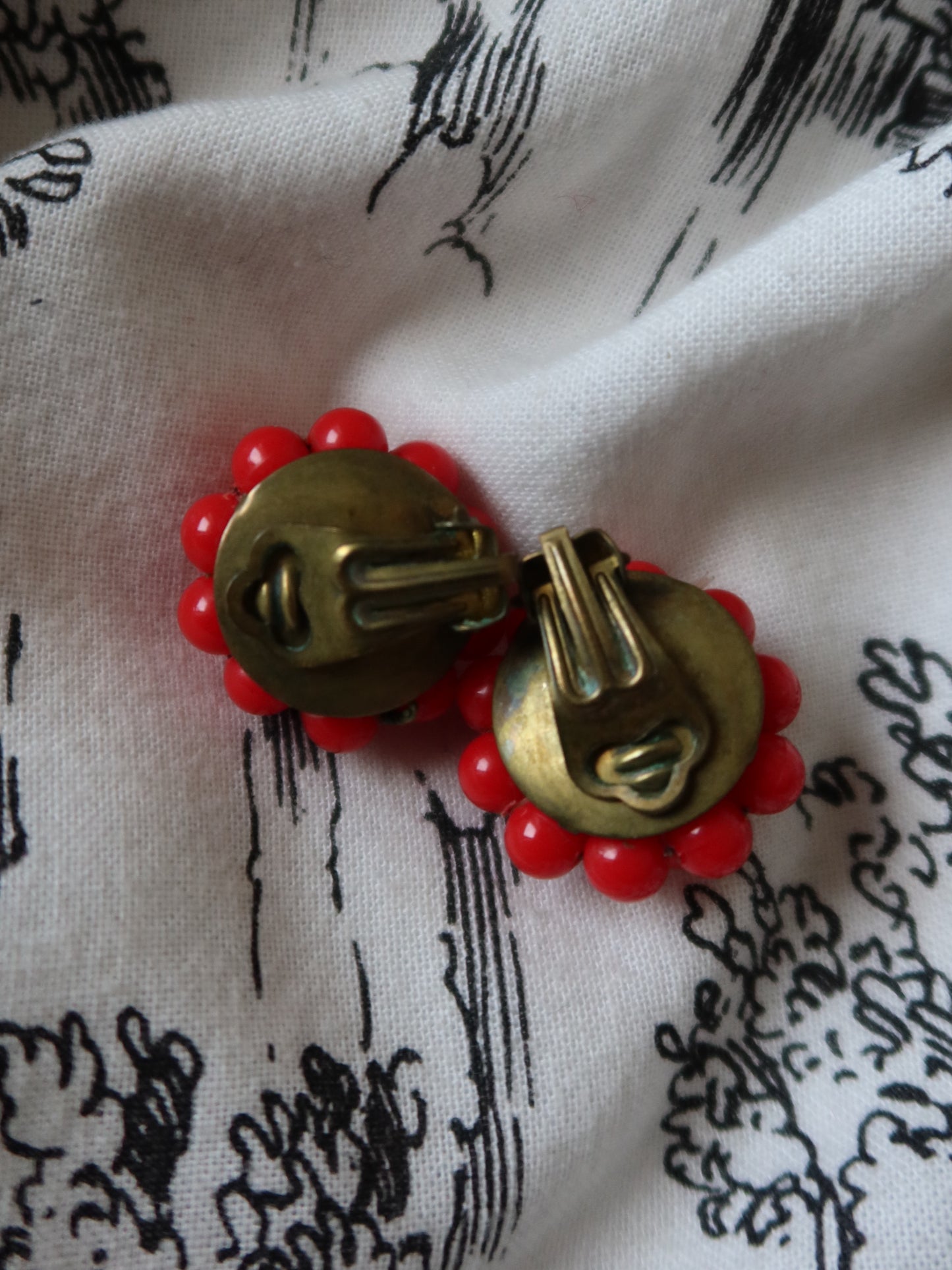 Boucle d'oreille en perles rouges